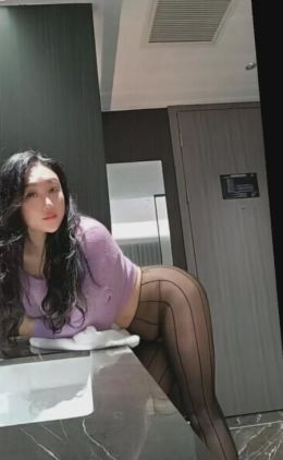 沈阳潮喷毒龙丰满骚货