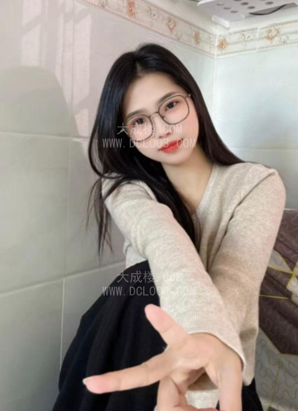 禅城嫩妹初下海服务蜜蜜