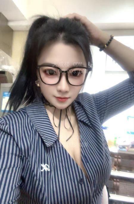 包河童颜巨乳小姐姐